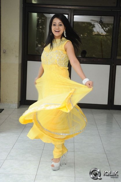 Reshma-at-Jeelakarra-Bellam-Movie-Press-Meet